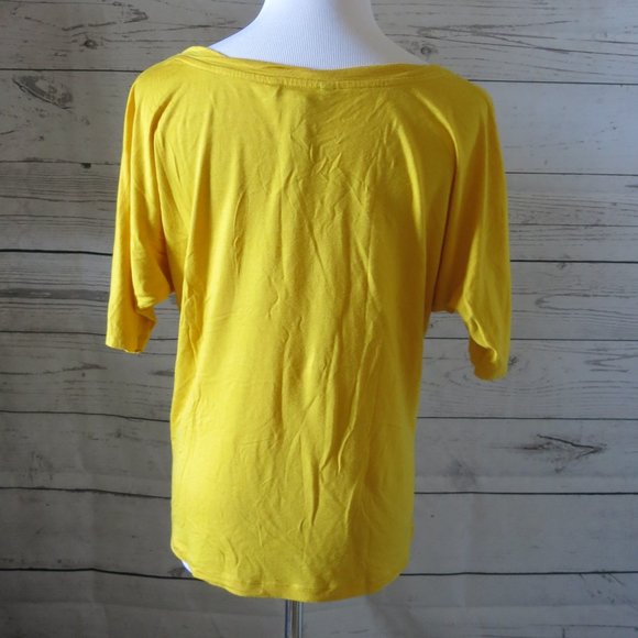 Banana Republic Scoop Neck Short Sleeve Basic Tee - Picture 3 of 5